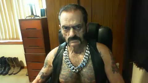 Snapshot of leathergreaser chatting on January 2025 02:14:01 AM leathergreaser online show from January 2025 02:14:01 AM
