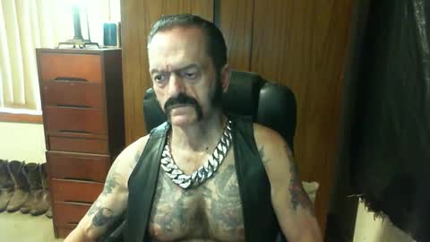 Snapshot of leathergreaser chatting on January 2025 12:02:01 AM leathergreaser online show from January 2025 12:02:01 AM