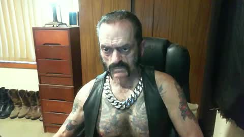 Snapshot of leathergreaser chatting on January 2025 08:07:02 AM leathergreaser online show from January 2025 08:07:02 AM
