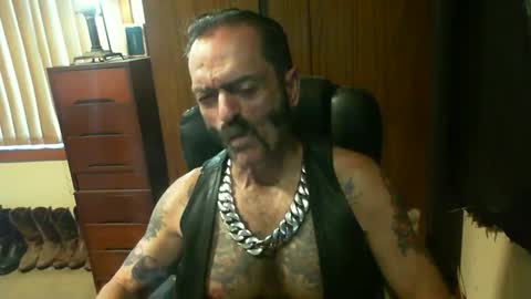 Snapshot of leathergreaser chatting on February 2025 09:07:02 PM leathergreaser online show from February 2025 09:07:02 PM