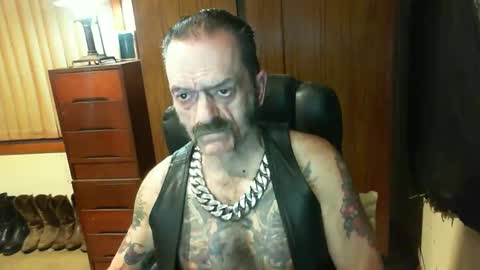 Snapshot of leathergreaser chatting on February 2025 07:05:02 PM leathergreaser online show from February 2025 07:05:02 PM