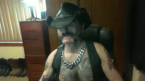 Snapshot of leathergreaser chatting on September 2025 08:01:02 PM leathergreaser online show from September 2025 08:01:02 PM
