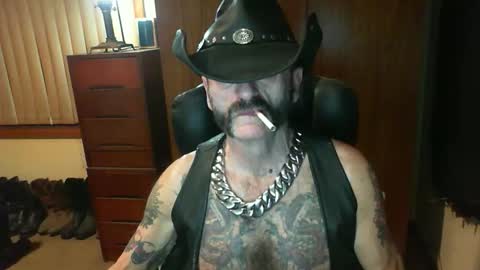 Snapshot of leathergreaser chatting on October 2025 01:21:02 PM leathergreaser online show from October 2025 01:21:02 PM