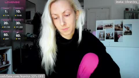 LeaVixx online show from December 2024 03:22:02 PM