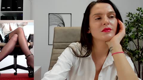 Elle  online show from December 2024 12:58:01 PM