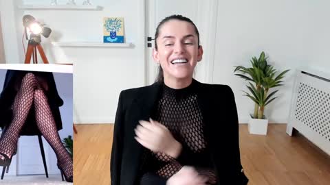 Elle  online show from January 2025 01:01:01 PM