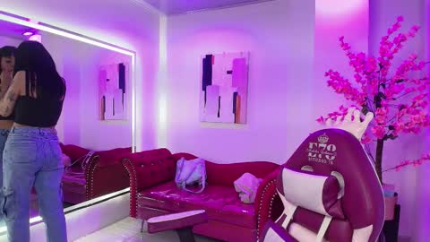 Leia.  online show from September 2025 11:48:01 AM