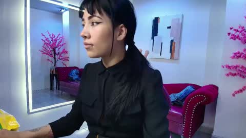 Leia.  online show from October 2025 05:33:01 PM