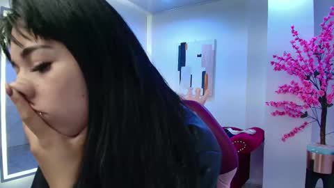 Leia.  online show from October 2025 11:10:01 AM