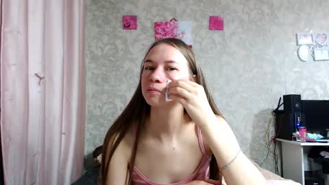 leila_bambi_ online show from October 2025 01:11:01 PM