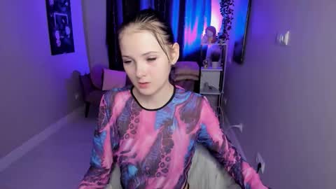 Snapshot of leila_xxbaby chatting on October 2025 05:28:01 AM Leila online show from October 2025 05:28:01 AM