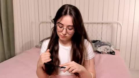 Luna online show from November 2025 07:02:02 PM