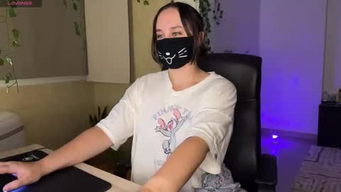 Lemi online show from October 2025 07:12:02 PM