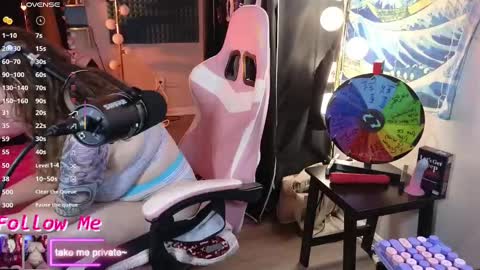 Junie 3 online show from February 2025 09:06:02 PM