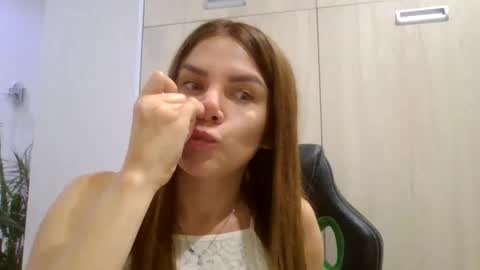 lena6122000 online show from September 2025 08:10:01 PM