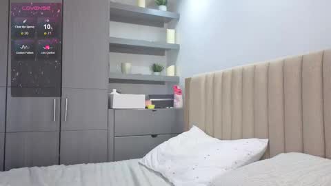 Lena online show from October 2025 07:44:01 PM