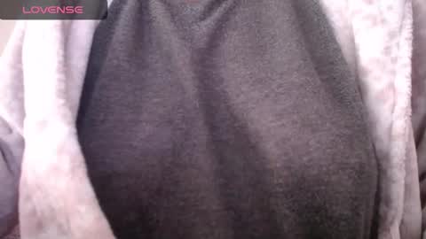 Snapshot of lenagolden chatting on October 2025 09:42:01 AM lenagolden online show from October 2025 09:42:01 AM