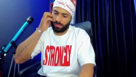 Snapshot of leo_diaz01 chatting on December 2024 02:22:02 AM Leo Diaz online show from December 2024 02:22:02 AM