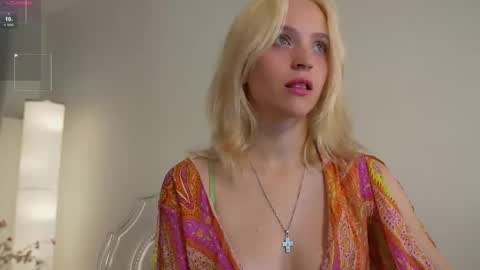 Snapshot of leo_lulu chatting on October 2025 03:43:01 PM Ashly online show from October 2025 03:43:01 PM