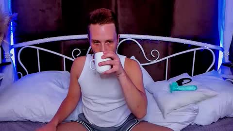 Snapshot of leo_mooree chatting on September 2025 04:23:01 PM Leo online show from September 2025 04:23:01 PM