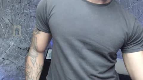 Leo independent model online show from October 2025 01:00:02 AM