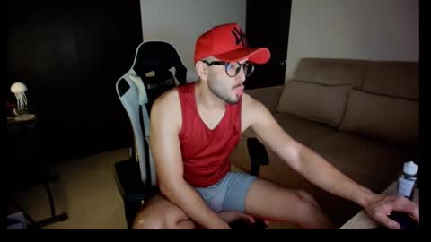 Snapshot of leonandresough chatting on October 2025 04:56:02 AM leonandresough online show from October 2025 04:56:02 AM