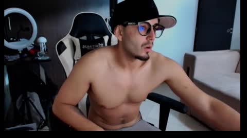 Snapshot of leonandresough chatting on October 2025 07:14:01 PM leonandresough online show from October 2025 07:14:01 PM