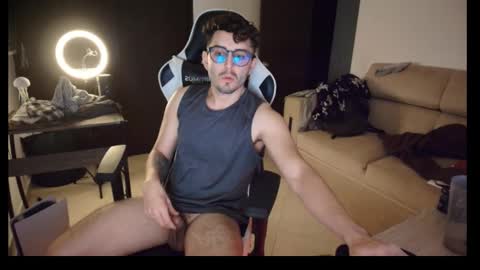 Snapshot of leonandresough chatting on October 2025 04:20:01 AM leonandresough online show from October 2025 04:20:01 AM