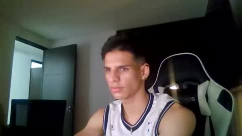 Snapshot of leonandresough chatting on October 2025 11:10:02 PM leonandresough online show from October 2025 11:10:02 PM