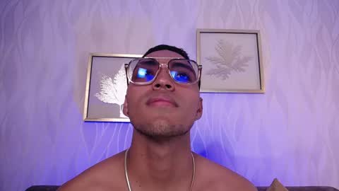 Snapshot of leondisanto chatting on December 2025 07:12:02 PM Leon online show from December 2025 07:12:02 PM