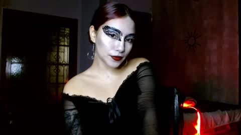 leonela  online show from October 2025 11:28:02 PM