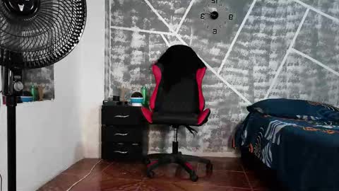 Snapshot of leonidas_k18 chatting on October 2025 07:23:02 PM ANDRES online show from October 2025 07:23:02 PM