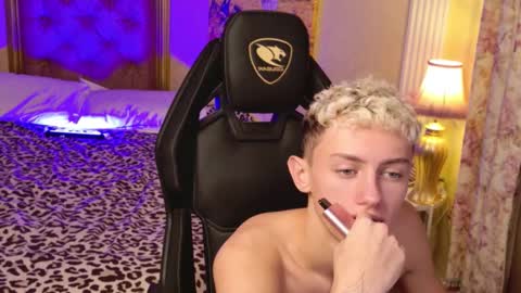 Snapshot of leonlure chatting on October 2025 03:54:02 AM leonlure online show from October 2025 03:54:02 AM