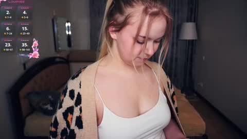 Hello everyone Im Lora Its my first day Were going to have fun together online show from September 2025 05:08:01 AM
