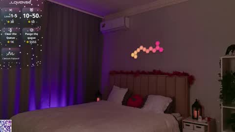 Nicole Moore online show from October 2025 02:26:02 PM