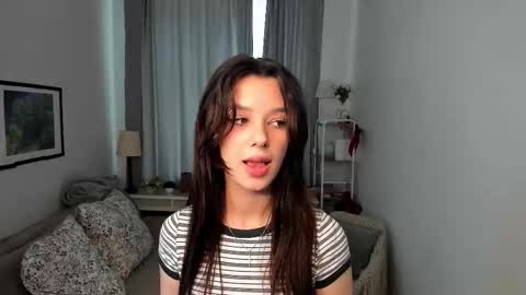 Snapshot of lesi_kiss chatting on October 2025 08:25:02 AM Bella online show from October 2025 08:25:02 AM