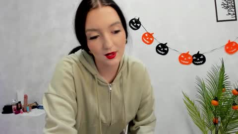 Lesley online show from October 2025 08:17:01 AM