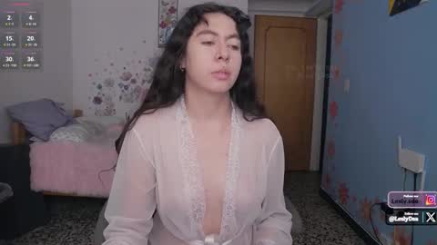 Lesly online show from October 2025 05:02:02 PM