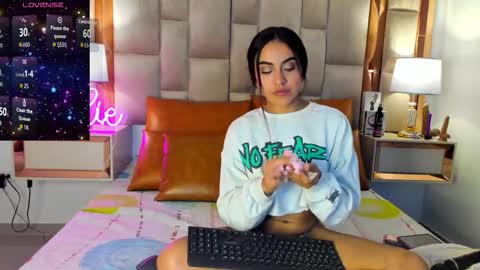 Snapshot of lesliebush chatting on November 2025 11:12:02 AM LeslieBush online show from November 2025 11:12:02 AM