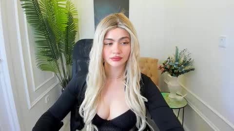 lesliemineg online show from October 2025 08:41:01 PM