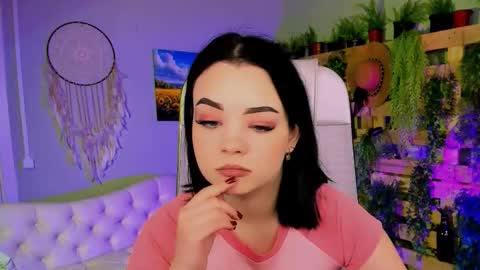 Snapshot of leslierowe chatting on October 2025 05:25:01 PM LeslieRowe online show from October 2025 05:25:01 PM