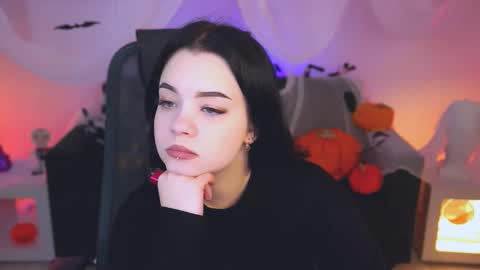 Snapshot of leslierowe chatting on October 2025 11:44:02 AM LeslieRowe online show from October 2025 11:44:02 AM