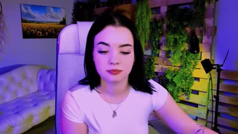 Snapshot of leslierowe chatting on October 2025 05:20:02 PM LeslieRowe online show from October 2025 05:20:02 PM