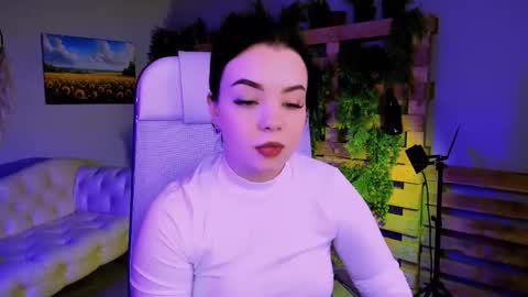 Snapshot of leslierowe chatting on October 2025 04:46:01 PM LeslieRowe online show from October 2025 04:46:01 PM