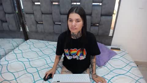 -- lesly -- online show from September 2025 11:12:02 AM