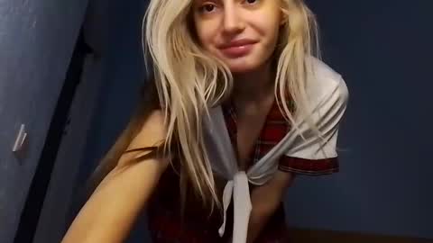 Snapshot of lesyawhite chatting on November 2025 06:43:02 PM lesyawhite online show from November 2025 06:43:02 PM