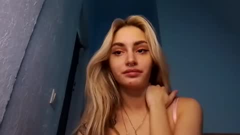 Snapshot of lesyawhite chatting on November 2025 05:51:01 AM lesyawhite online show from November 2025 05:51:01 AM