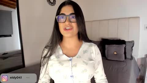 Snapshot of leticiaroldan chatting on October 2025 02:01:02 AM Leticia online show from October 2025 02:01:02 AM