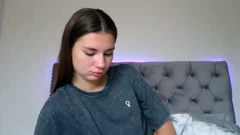 Emily online show from November 2025 08:02:02 AM