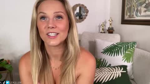 Snapshot of lexi_luv chatting on October 2025 05:28:01 AM Lexi online show from October 2025 05:28:01 AM